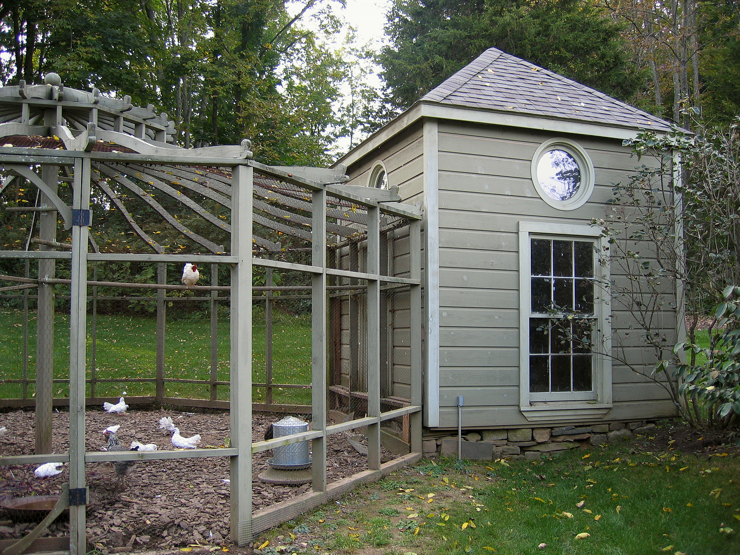 (above) Bunny's aviary contained two identical pavilions with a gazebo-like structure between them. Here, the building's trim appears to be a lighter green than its walls. These birds seem to have a better looking home than most of us.