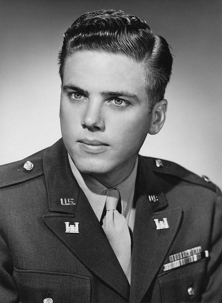 (above) Edwin Sharpe Bell as First Lieutenant in 1946
