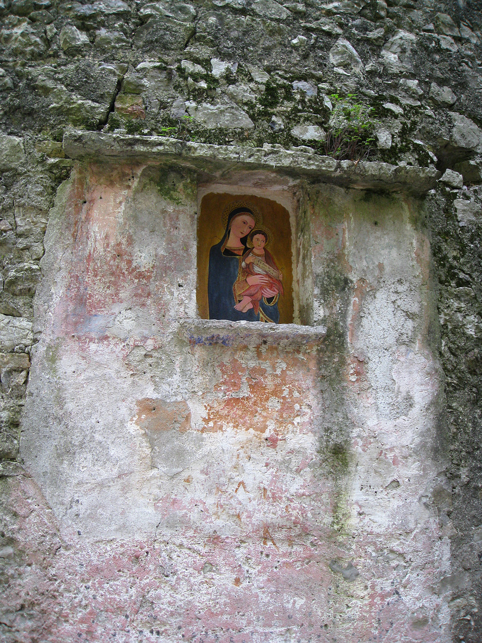 (above) While wondering the streets of Gargnano, I came upon this charming street shrine.
