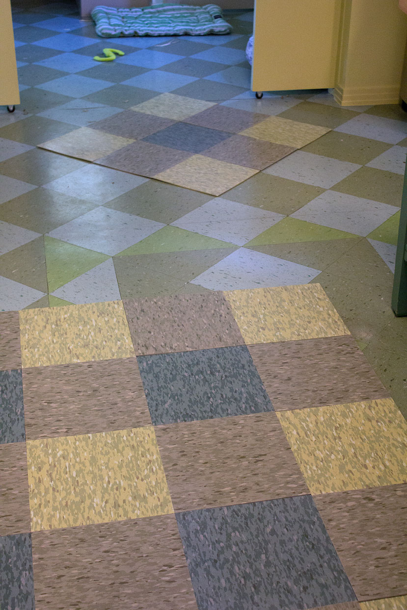 (above) In this shot, you can see the yellow accent wall that influenced the choice of the yellow-green tile. Ignore the top quarter of this photo. I had to over-correct the color in the bottom three quarters to compensate for the overhead incandescent.