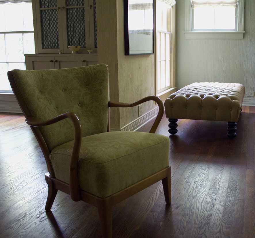 (above) The second chair. Yes, I know. I need to learn how to light a shot. All in good time.